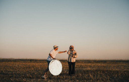 عواكس الإضاءة في التصوير الفوتوغرافي | دليل شامل لاستخدامها باحتراف